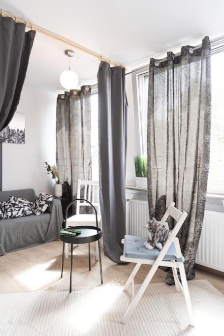 - Cozy Apartment In The Heart Of Duisburg With New York Design & Betten & Sofa - 5 Mins Central Station Hbf - Big Tv & Wifi -- Luaran gambar