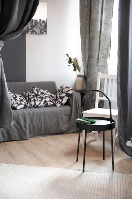 - Cozy Apartment In The Heart Of Duisburg With New York Design & Betten & Sofa - 5 Mins Central Station Hbf - Big Tv & Wifi -- Luaran gambar