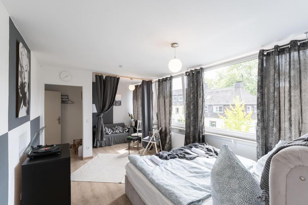 - Cozy Apartment In The Heart Of Duisburg With New York Design & Betten & Sofa - 5 Mins Central Station Hbf - Big Tv & Wifi -- Luaran gambar